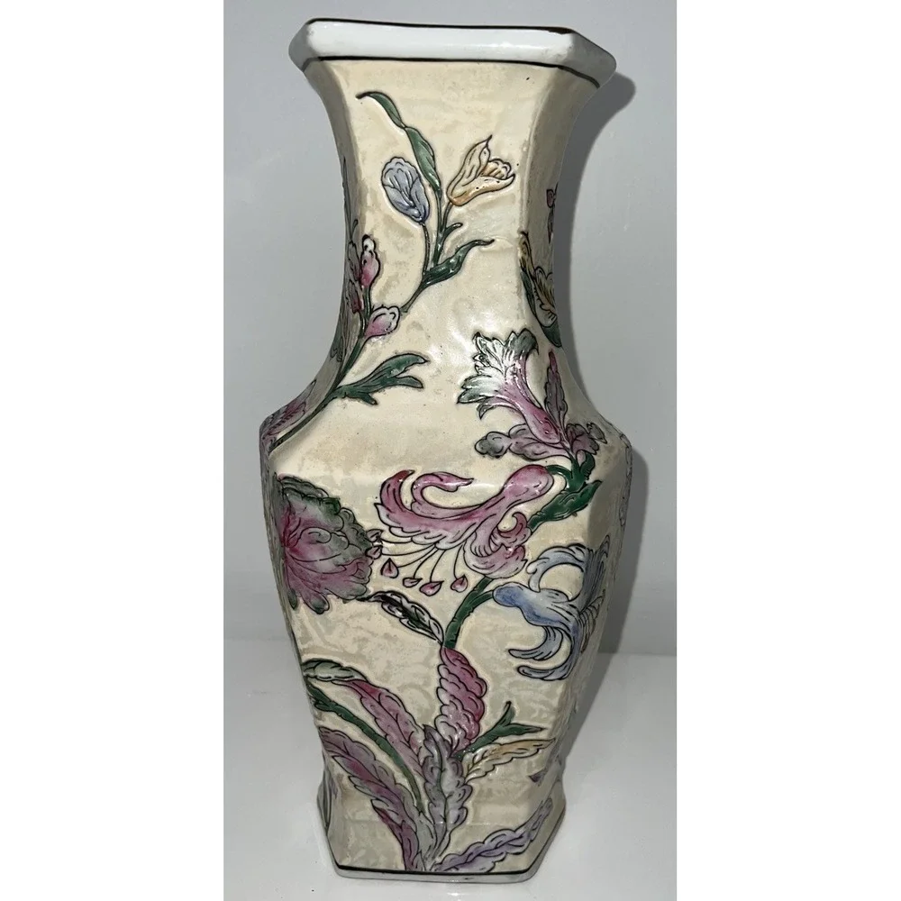 (..8) Vintage Macau Chinese Porcelain Hand-Painted Famille Rose Vase Squared